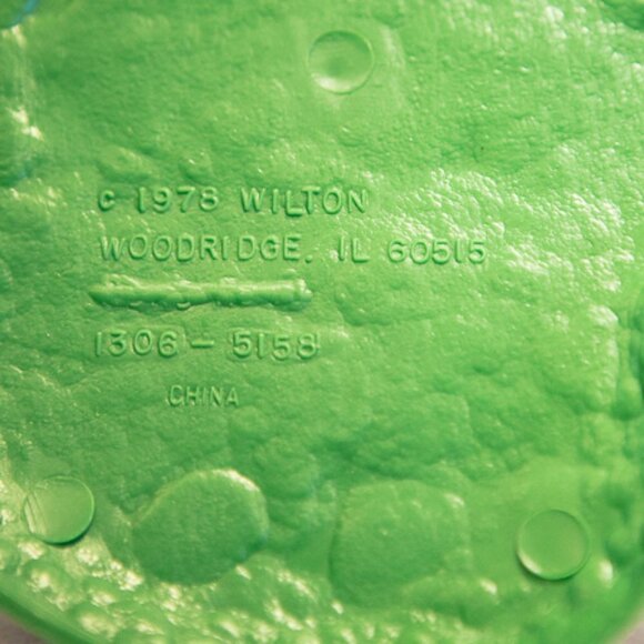 Vtg Wilton Comical Golfer Cake Topper Decoration Blowing Ball into hole - Picture 7 of 7